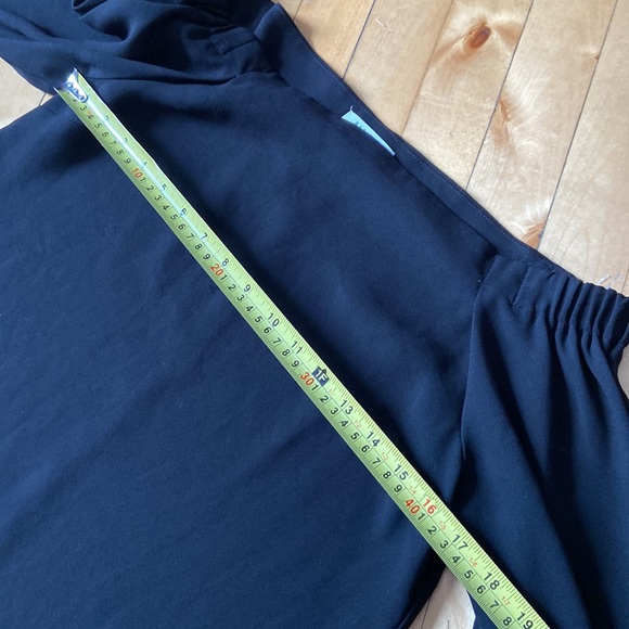 Aritzia Babaton Rodrigo black off the shoulder blouse - Picture 10 of 10